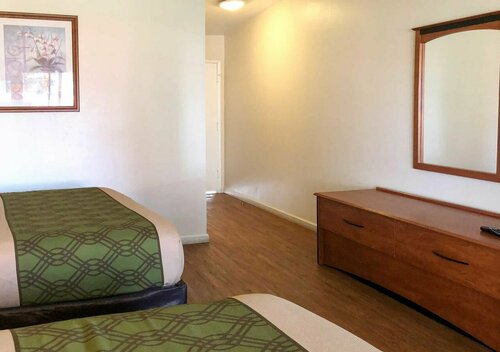 Гостиница The Garden Inn Oakland Airport в Сан Леандро