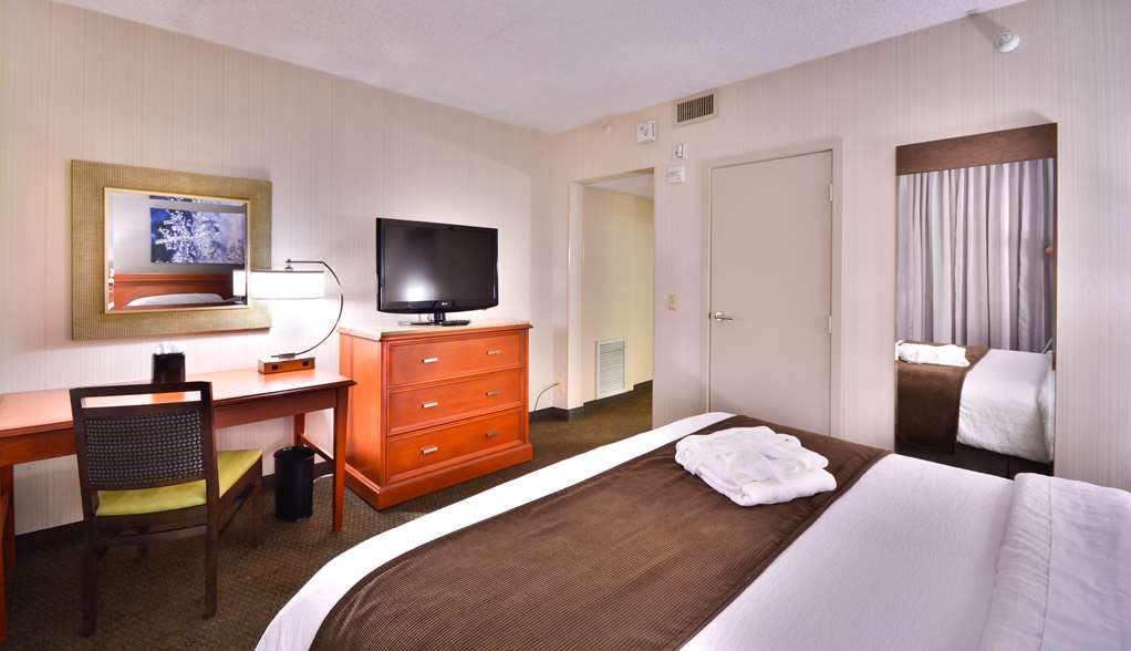 Фото Embassy Suites by Hilton Denver Central Park