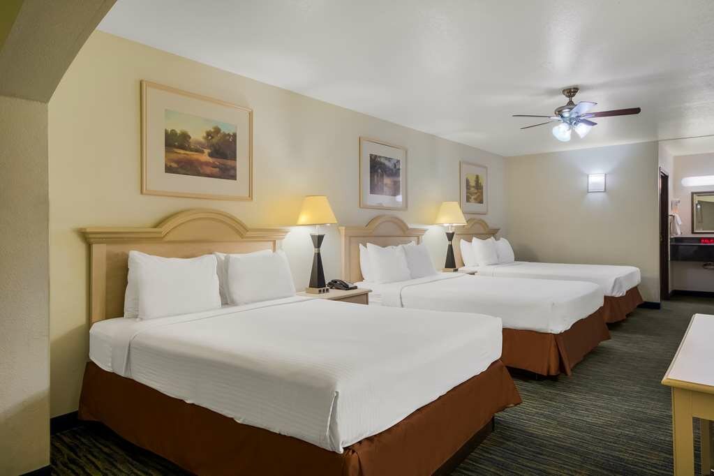 Фото SureStay Hotel by Best Western Falfurrias