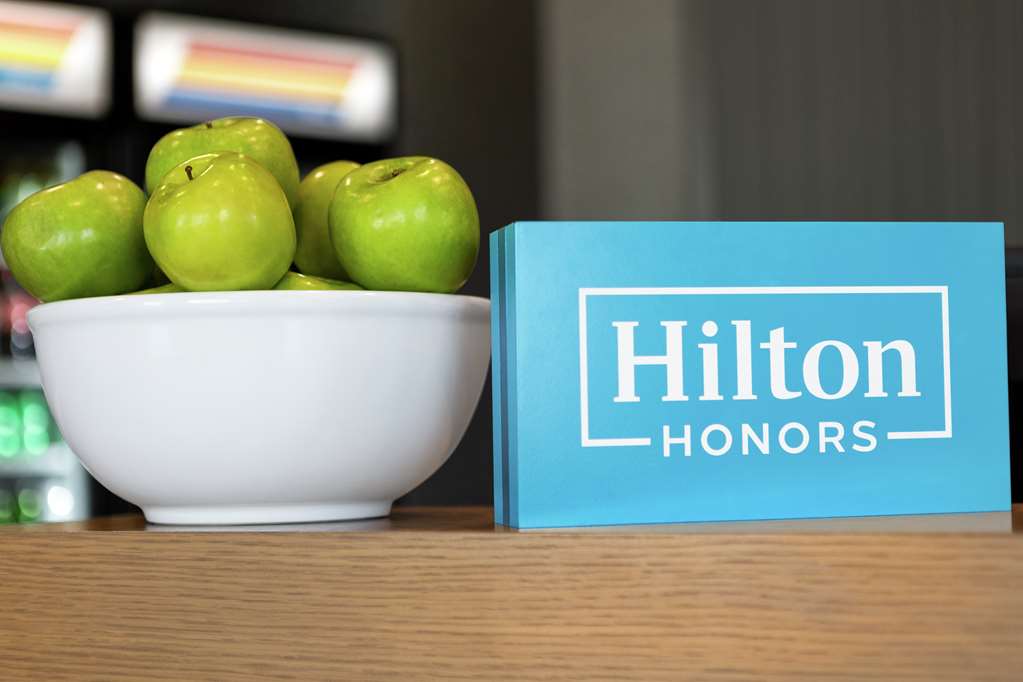 Фото Hampton Inn & Suites Minneapolis University Area