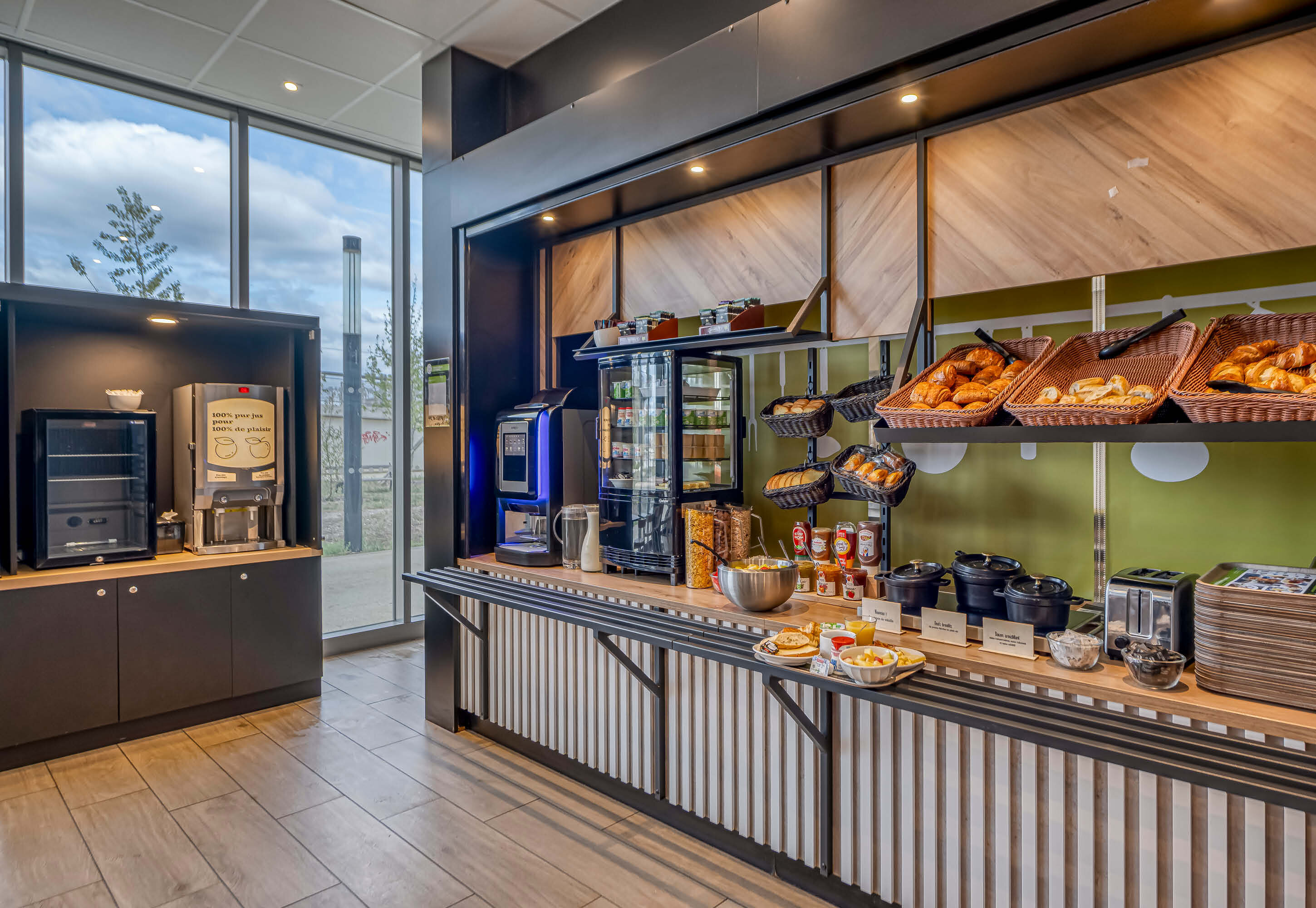 Фото B&B HOTEL Bordeaux Centre Gare Saint-Jean