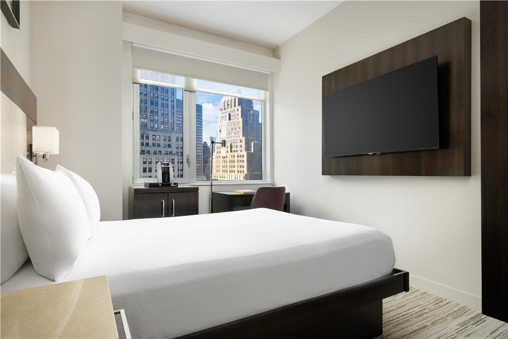 Фото Hilton Garden Inn New York-Times Square Central