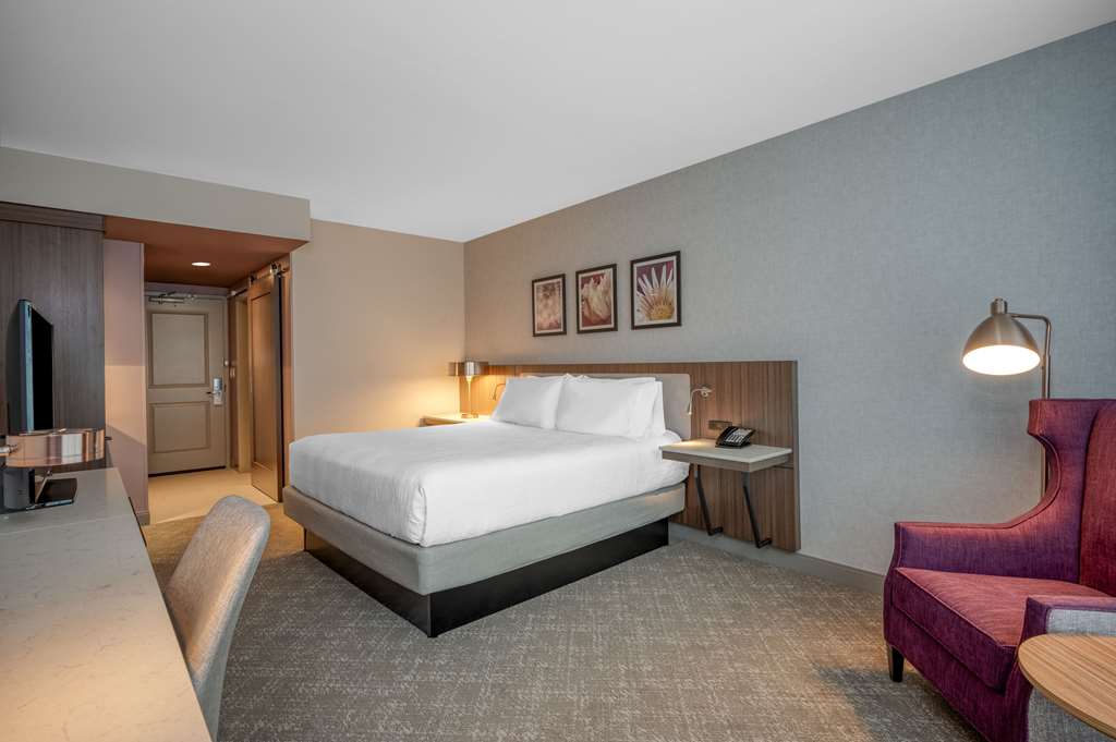 Фото Hilton Garden Inn Boston Logan Airport