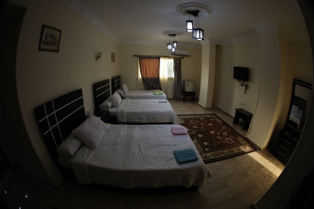 Фото Makadi Pyramids View