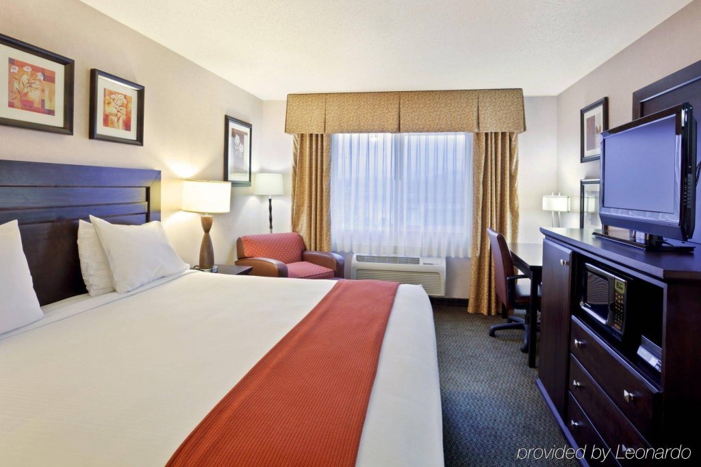 Фото Clarion Pointe Medford