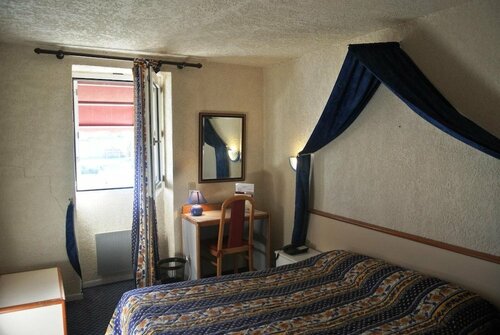 Гостиница Logis Hôtel Héraclée в Сен-Жиле