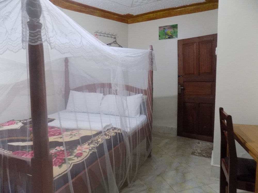 Фото R & R Gardens