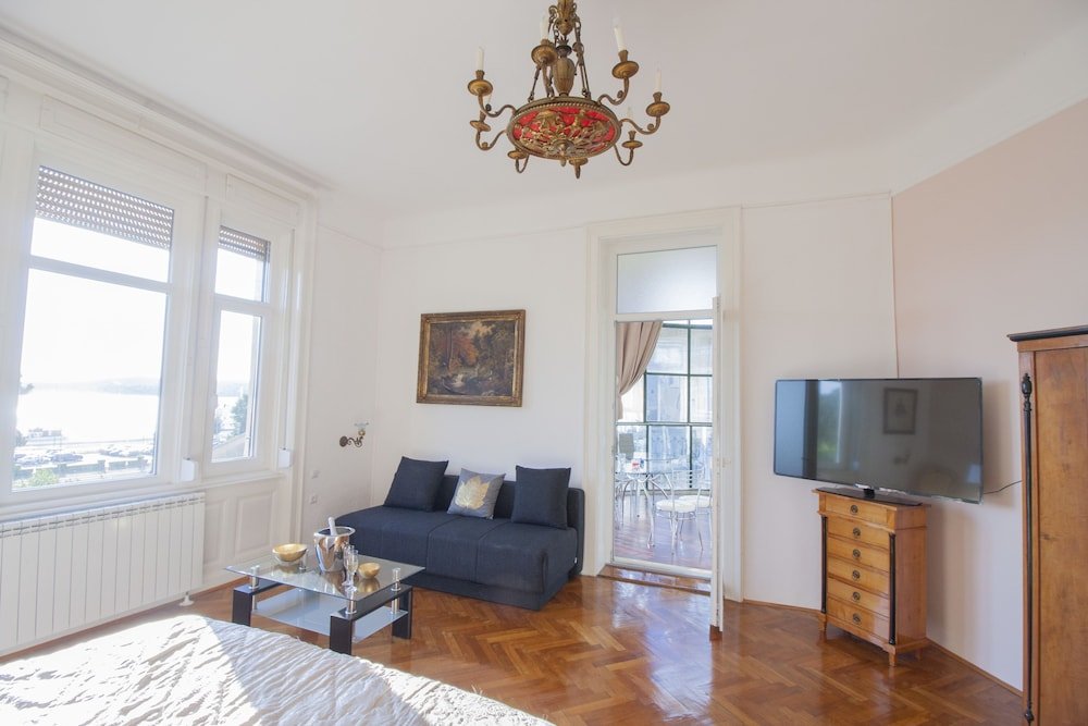 Фото Villa Muenz Luxurious Residence