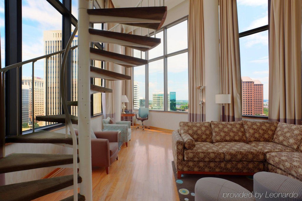 Фото Delta Hotels by Marriott Richmond Downtown