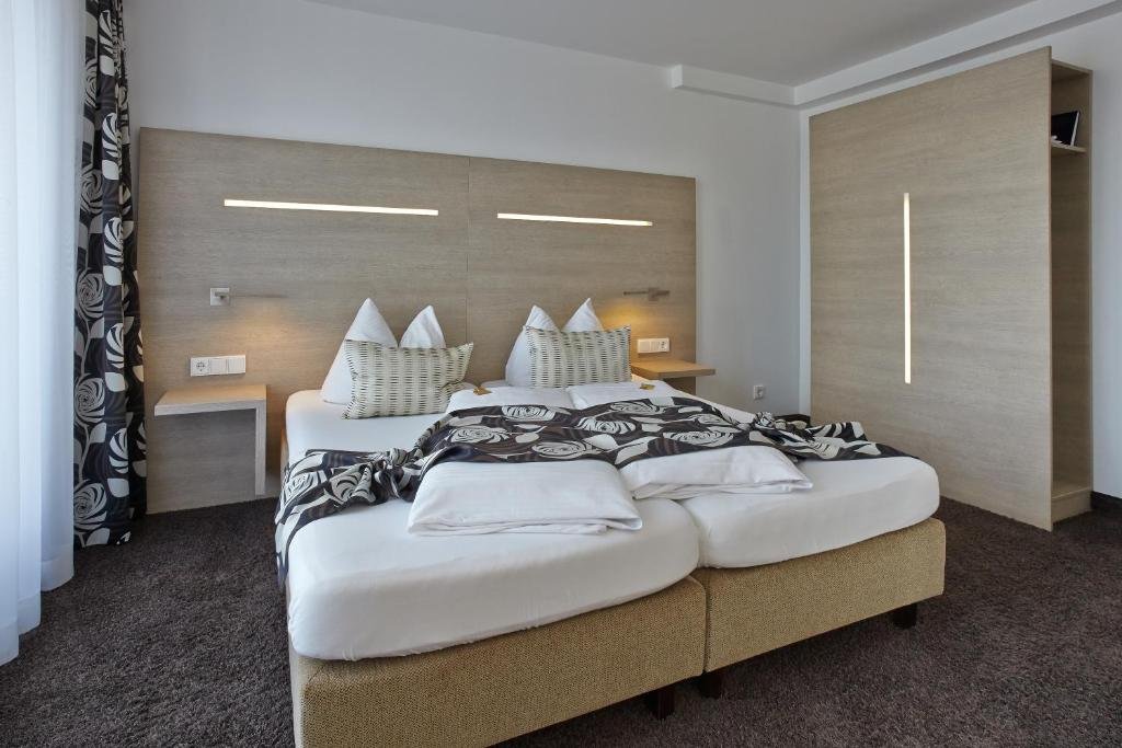 Фото Hotel Demas City