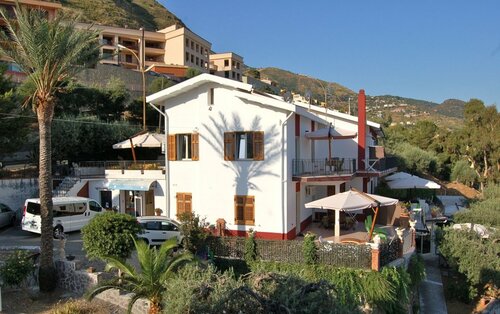 Гостиница B&b Villa di Giorgi в Чефалу