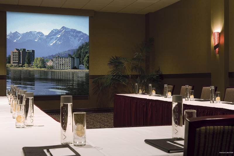 Фото Harrison Lake Hotel