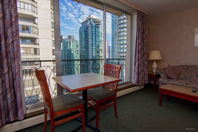 Фото Tropicana Suite Hotel