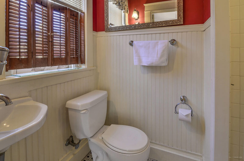 Фото Cedars of Williamsburg Bed & Breakfast