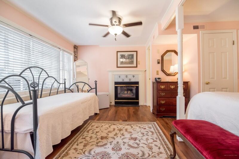 Фото Cedars of Williamsburg Bed & Breakfast