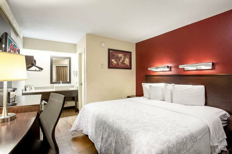 Гостиница Red Roof Inn Plus+ San Francisco Airport в Берлингейме