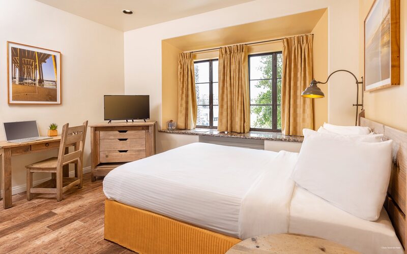 Фото Clocktower Inn Ventura