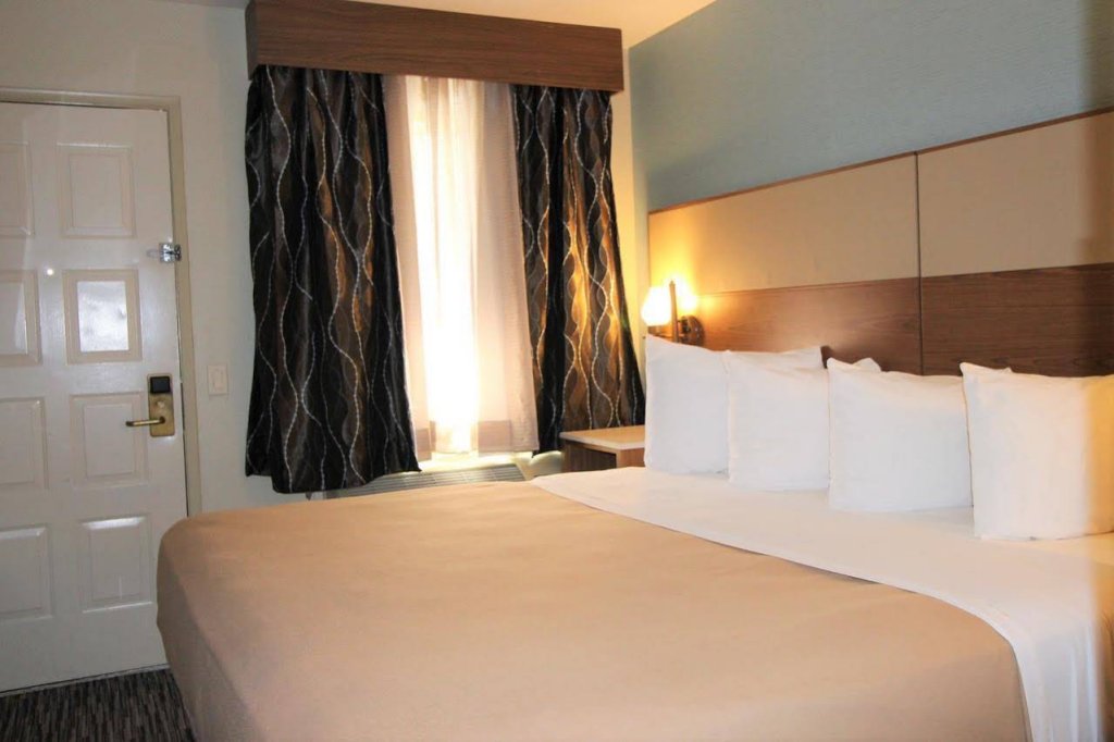 Фото Best Western Carlsbad by the Sea