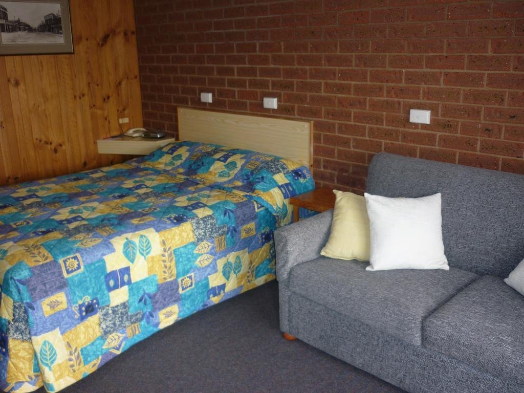 Фото Country Mile Motor Inn