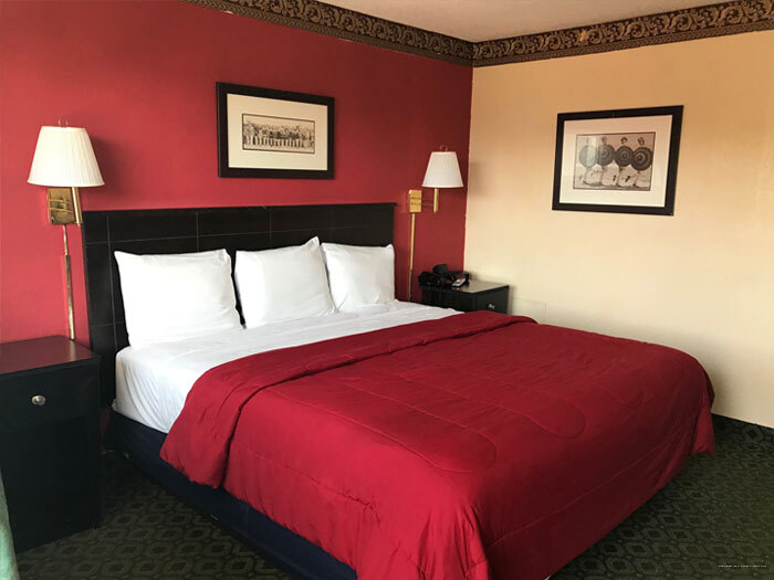 Фото Red Carpet Inn & Suites