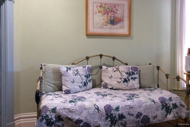 Фото A White Jasmine Inn