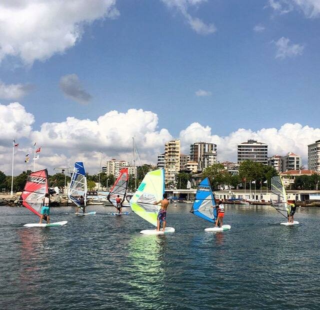 ركوب القوارب الشراعية İstanbul Windsurf Center ، اسطنبول، صورة