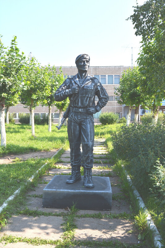 Monumento, memorial Памятник воздушному десантнику, , foto
