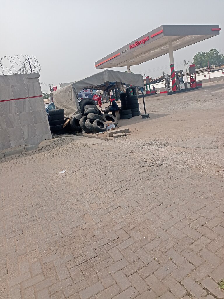 Gas station Achimota Total, Accra, photo