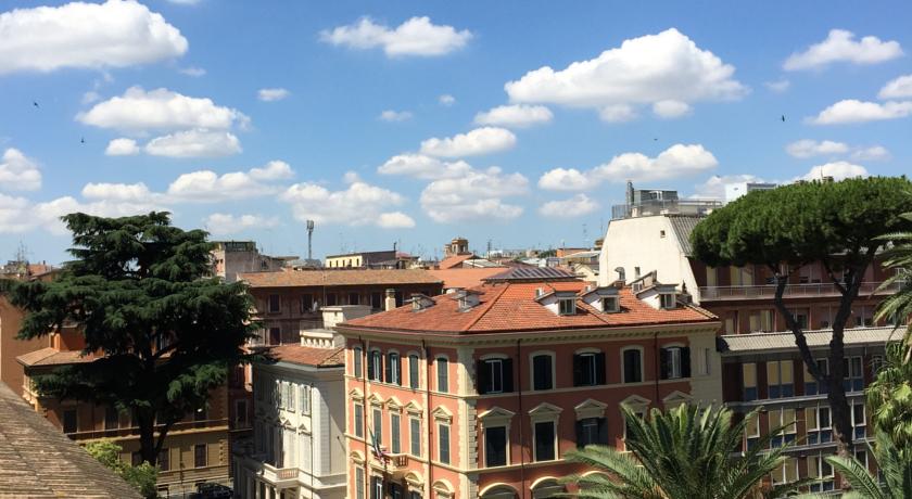 Фото Raeli Hotel Lux