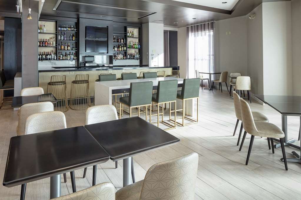 Фото Doubletree by Hilton Boston Logan Airport Chelsea
