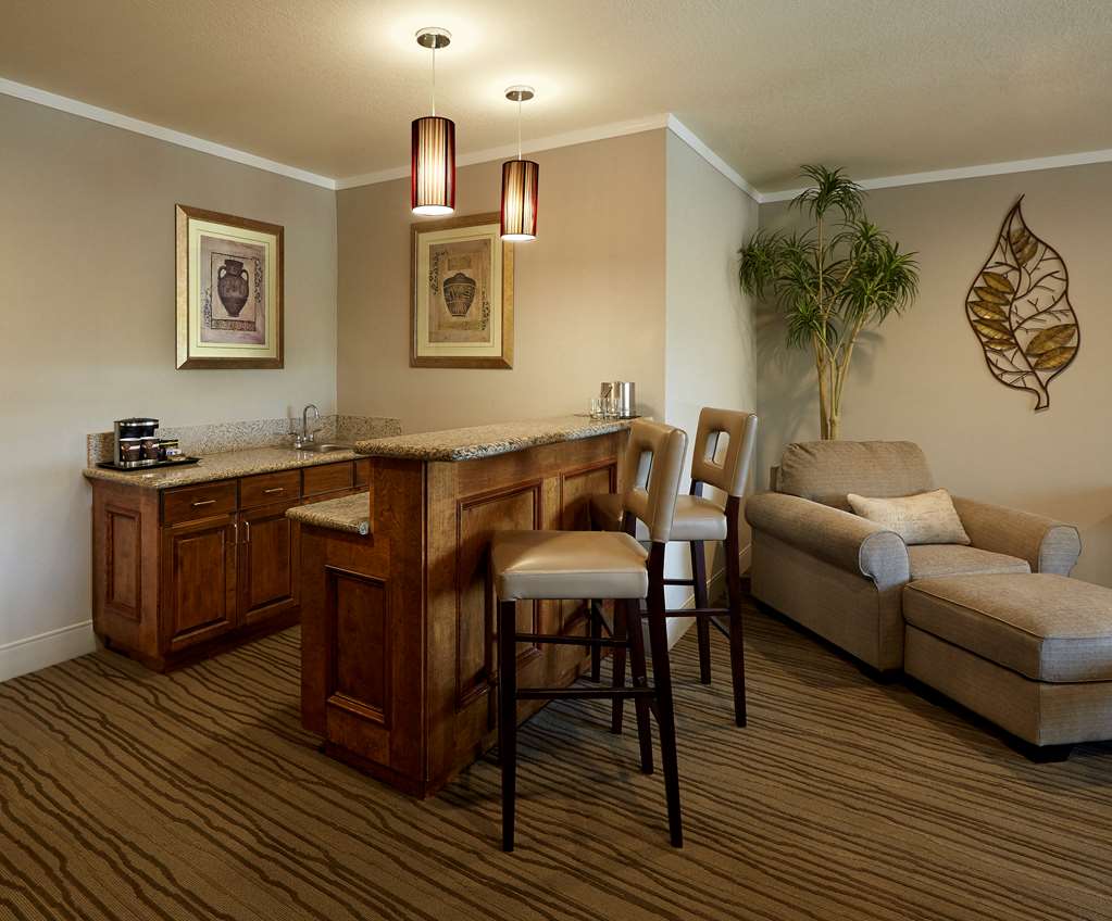 Фото DoubleTree by Hilton Claremont