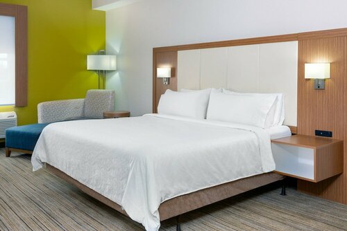 Гостиница Holiday Inn Express & Suites Naples North - Bonita Springs by IHG в Бонита Спрингс