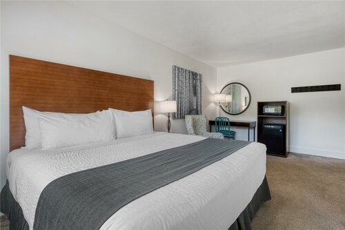 Гостиница Stoke Hotel SureStay Collection by Best Western в Ревелстоке