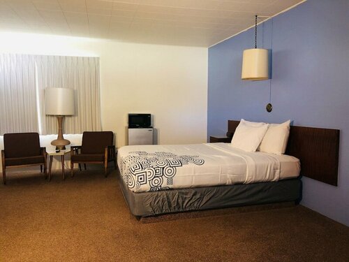 Гостиница Curly Redwood Lodge в Кресент Сити