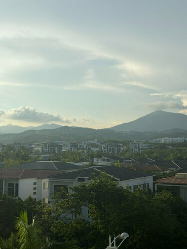 Гостиница Ramada Plaza by Wyndham Sanya Bay в Хайнани