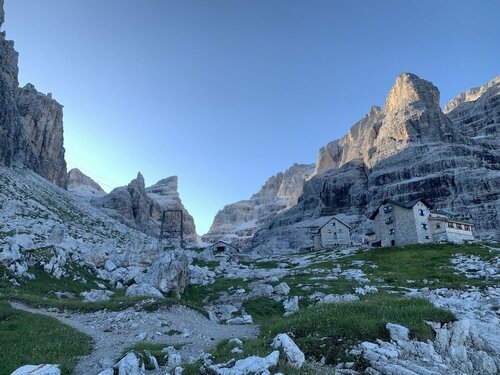 Внешний вид отеля Hotel Ferrari в Пинцоле, фото 2