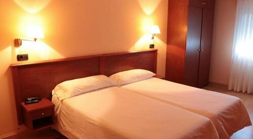 Гостиница Maycar в Ла-Корунье