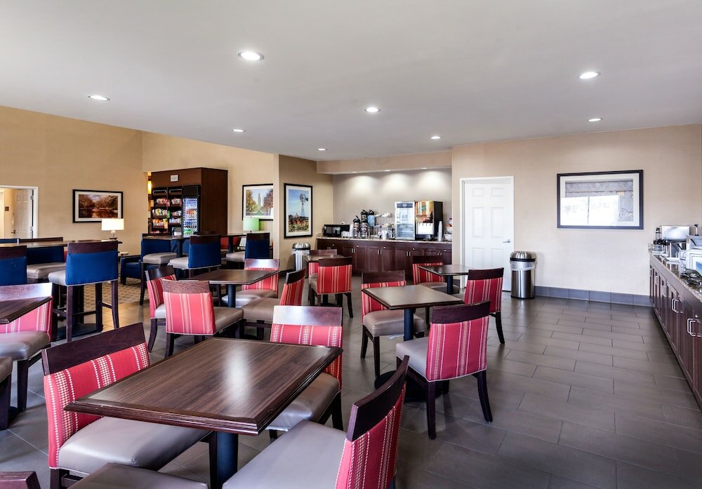 Фото Comfort Suites University