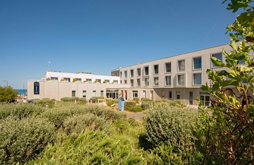 Гостиница Hotel De La Baie - Thalasso Previthal в Авранше