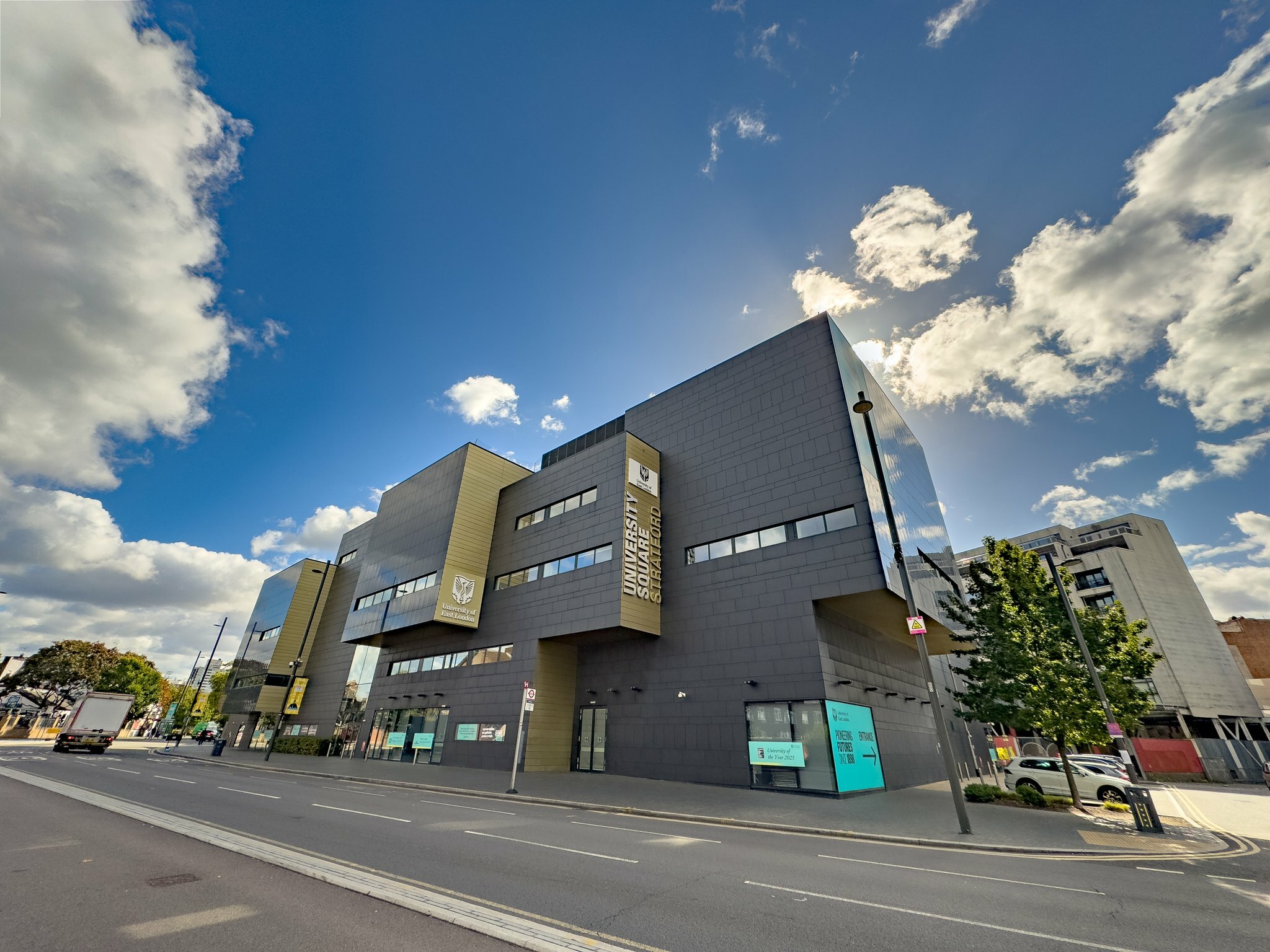 Фото Holiday Inn Express London - Stratford, an Ihg Hotel
