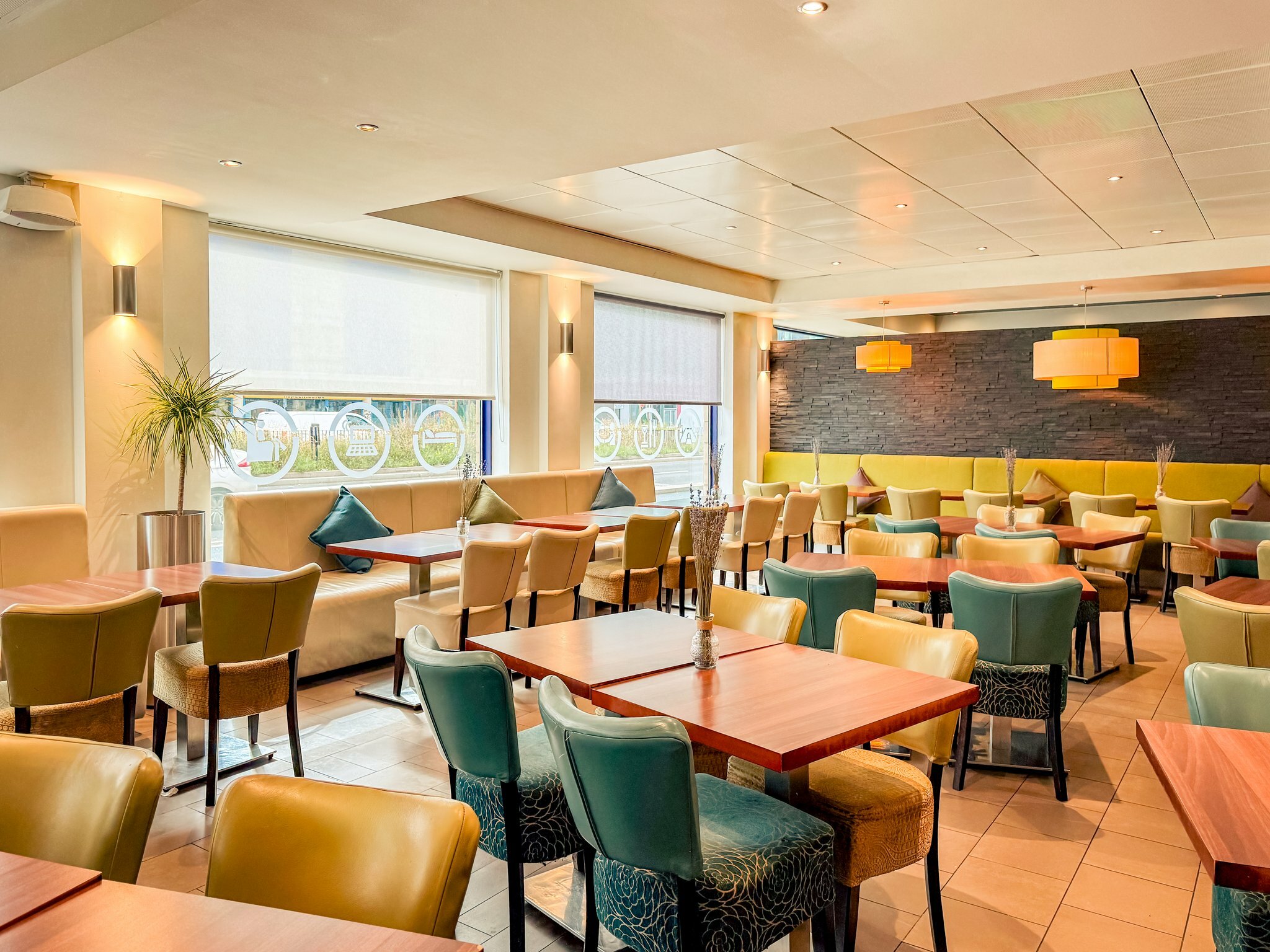 Фото Holiday Inn Express London - Stratford, an Ihg Hotel