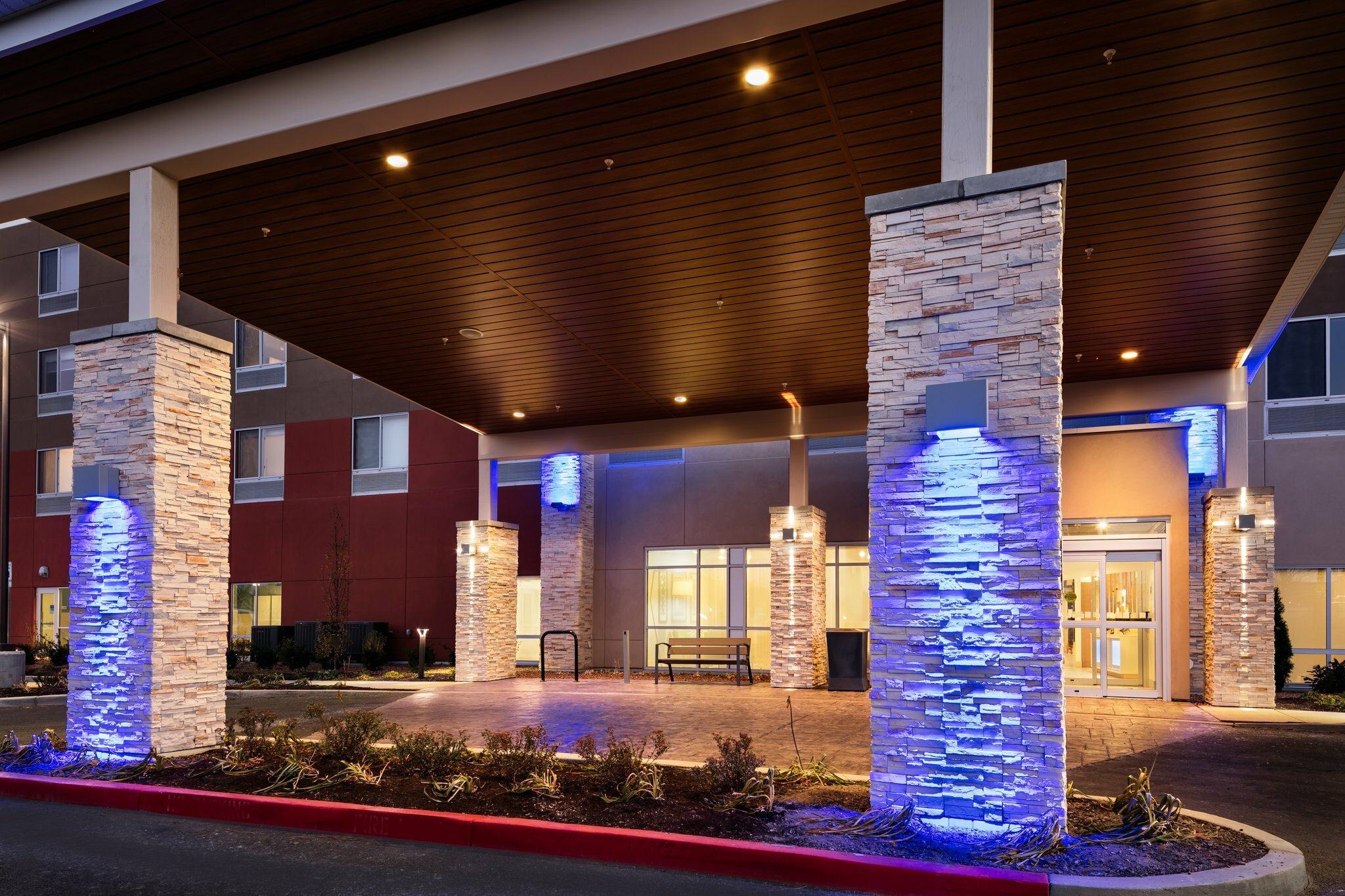 Фото Holiday Inn Express & Suites Bend South, an Ihg Hotel