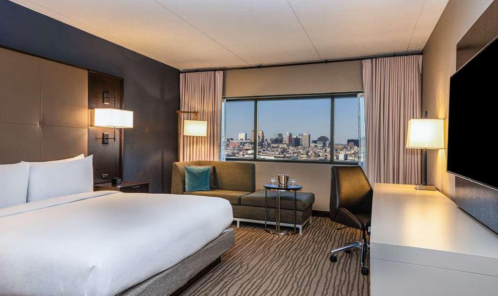 Фото DoubleTree by Hilton Hotel Newark Airport