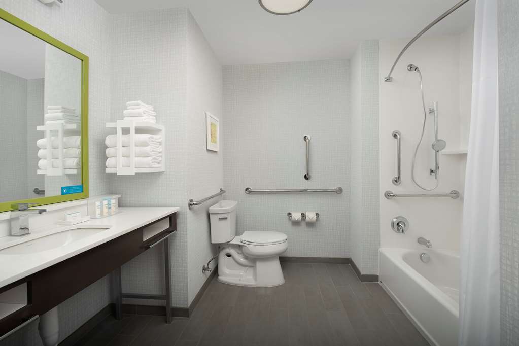 Фото Hampton Inn & Suites Charlotte Airport Lake Pointe