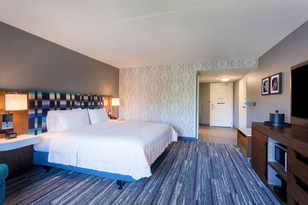 Фото Hampton Inn & Suites Herndon-Reston