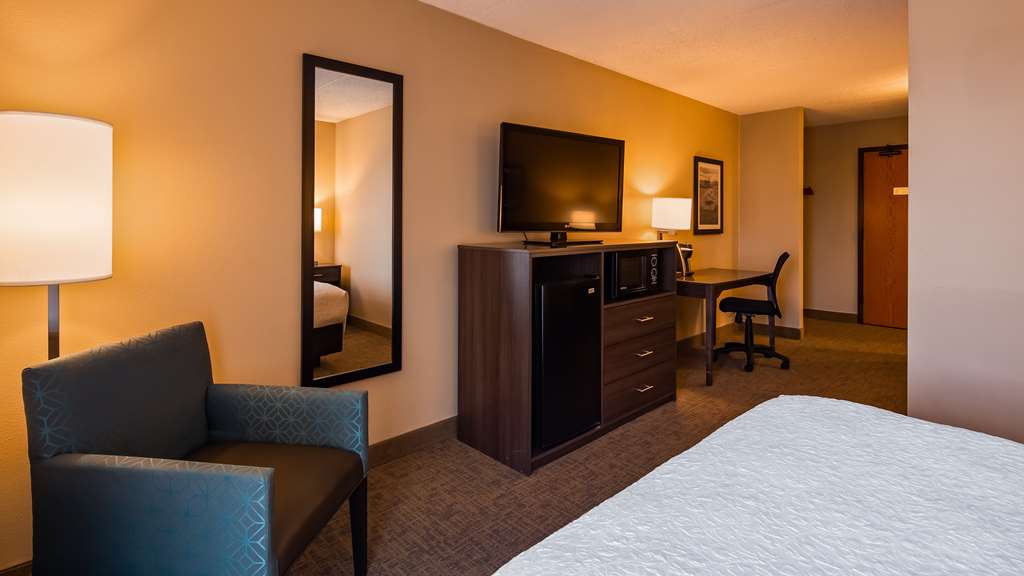Фото Best Western East Towne Suites