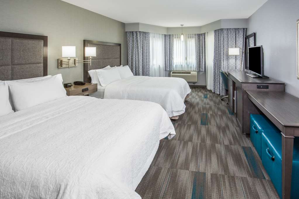 Фото Hampton Inn Monterey