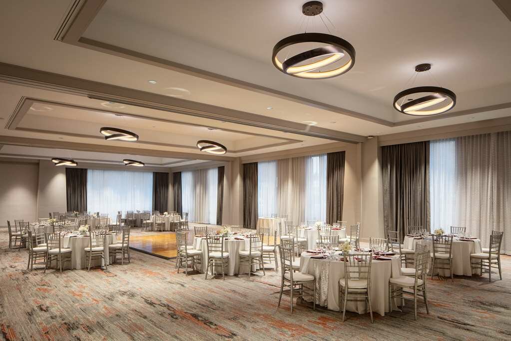 Фото Doubletree by Hilton Sacramento