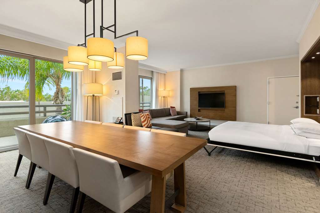 Фото DoubleTree by Hilton Hotel San Diego - Mission Valley