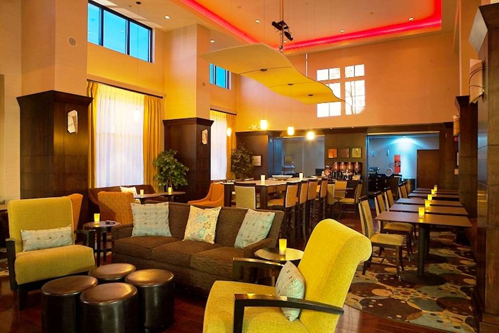 Фото Hampton Inn & Suites Detroit-Canton